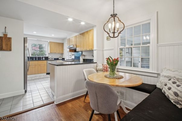 Chandelier, Dining room, Interior, Kitchen, Pendant Lights, Recessed Lighting, Wood Texture Flooring