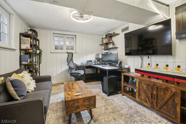 Home Office, Interior