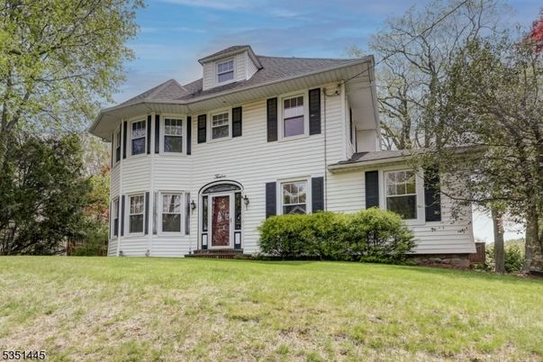 Exterior, Facade, American Foursquare