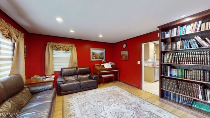 Interior, Piano, Recessed Lighting, Wood Texture Flooring