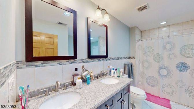 Bathroom, Dual Sink Vanities, Interior, Recessed Lighting