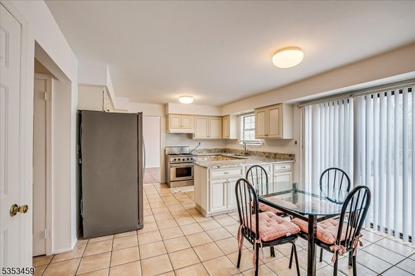Dining room, Interior, Kitchen, Stainless Steel Appliances