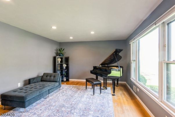 Interior, Piano, Recessed Lighting, Wood Texture Flooring