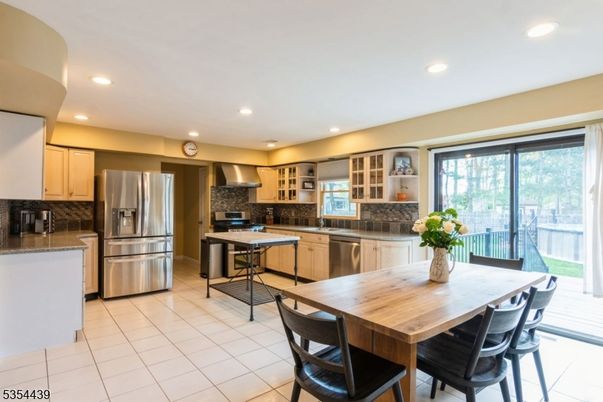Dining room, Interior, Kitchen, Recessed Lighting, Stainless Steel Appliances