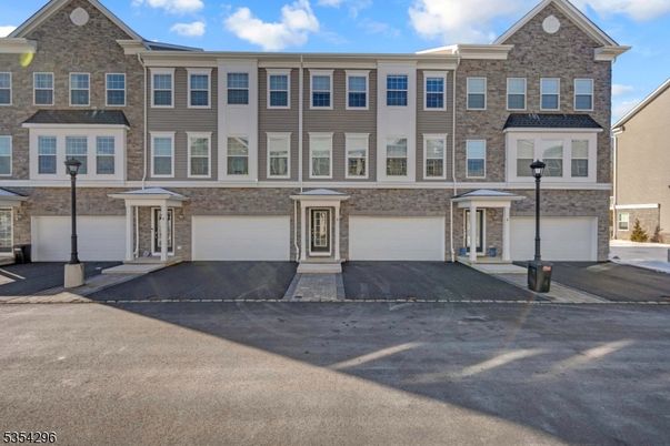 Attached, Exterior, Facade, Rowhouse