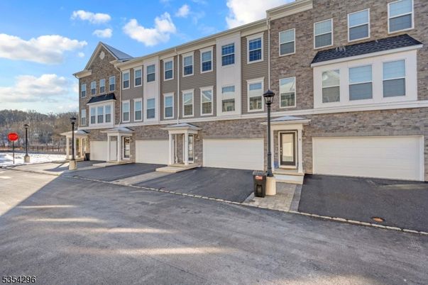 Attached, Exterior, Facade, Rowhouse