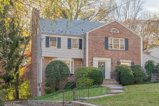 Exterior, Facade, Brick Facade, Georgian