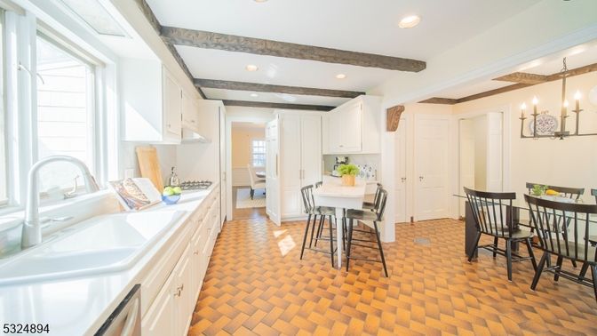 Chandelier, Dining room, Interior, Kitchen, Recessed Lighting, Wooden Beams