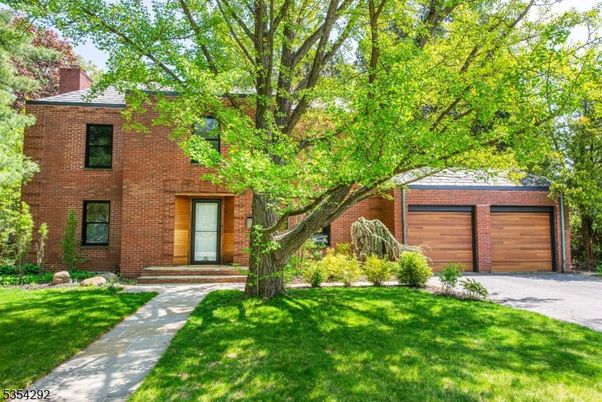 Attached, Exterior, Facade, Brick Facade, Log Home
