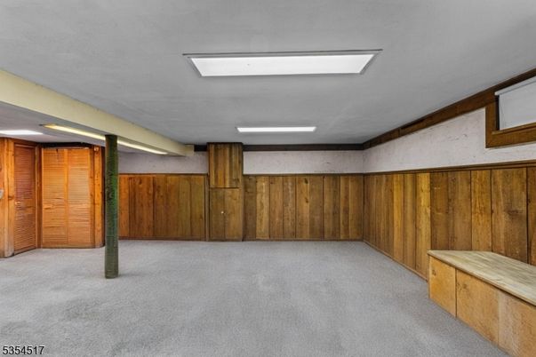Empty room, Interior, Recessed Lighting, Wooden Walls