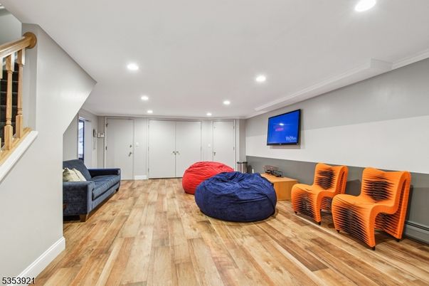 Interior, Recessed Lighting, Wood Texture Flooring