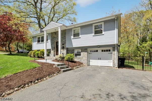 Attached, Exterior, Facade, Raised Ranch
