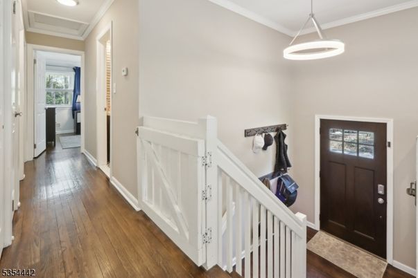Interior, Pendant Lights, Recessed Lighting, Wood Texture Flooring