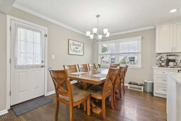 Chandelier, Dining room, Interior, Recessed Lighting, Wood Texture Flooring