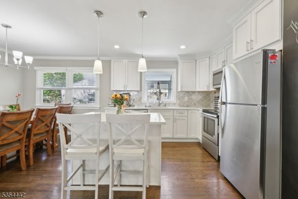 Dining room, Interior, Kitchen, Pendant Lights, Recessed Lighting, Wood Texture Flooring