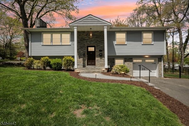 Attached, Exterior, Facade, Raised Ranch