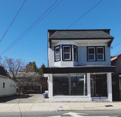 Exterior, Facade, American Foursquare