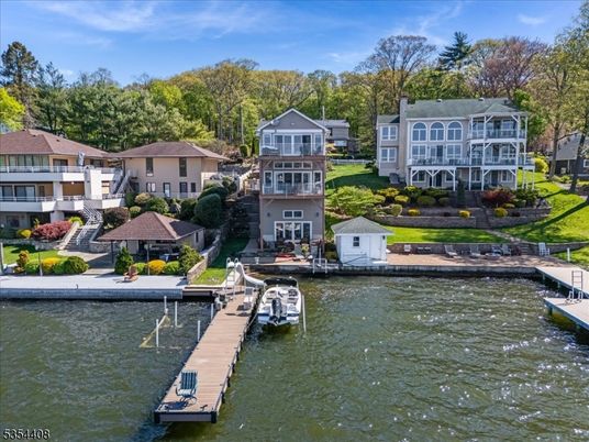Exterior, Lake