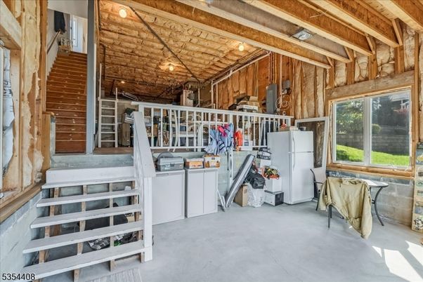 Interior, Washer, Wooden Beams