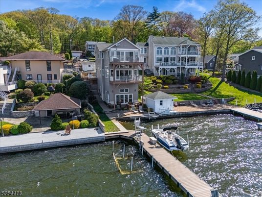 Exterior, Lake