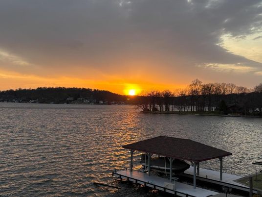 Exterior, Lake