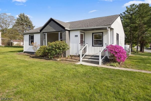 Backyard, Exterior, Facade, Cape Cod