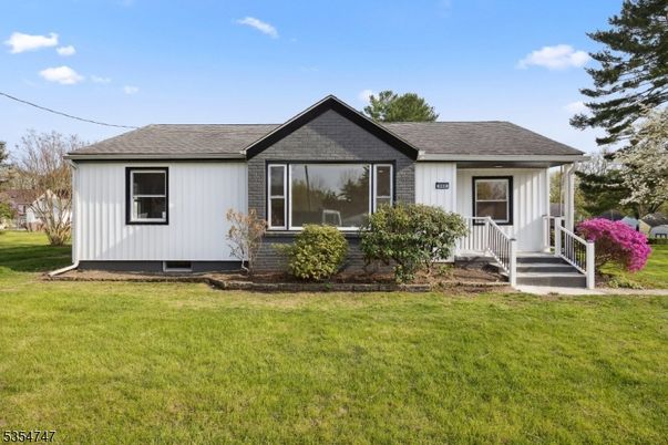Backyard, Exterior, Facade, Cape Cod