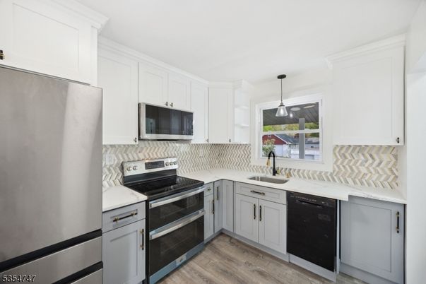 Interior, Kitchen, Pendant Lights, Wood Texture Flooring