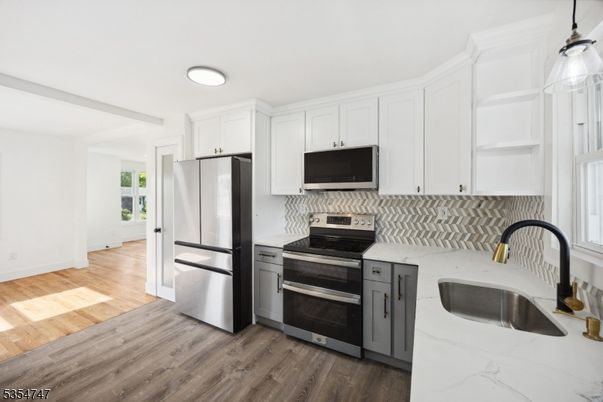 Interior, Kitchen, Stainless Steel Appliances, Wood Texture Flooring