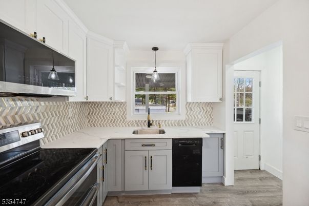 Interior, Kitchen, Pendant Lights, Wood Texture Flooring
