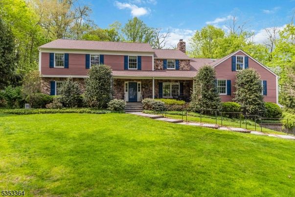Backyard, Exterior, Facade, Raised Ranch