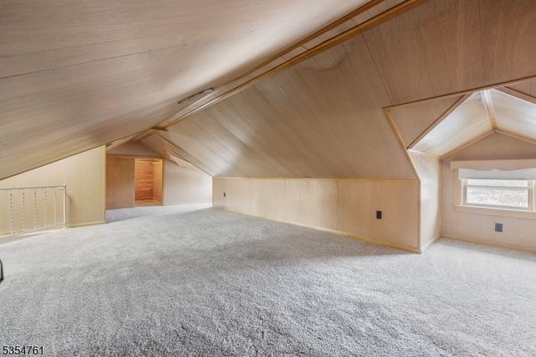 Empty room, Interior, Wooden Ceilings