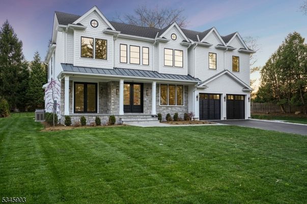 Attached, Exterior, Facade, Farmhouse