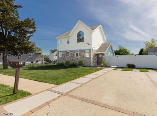 Backyard, Exterior, Facade, Farmhouse