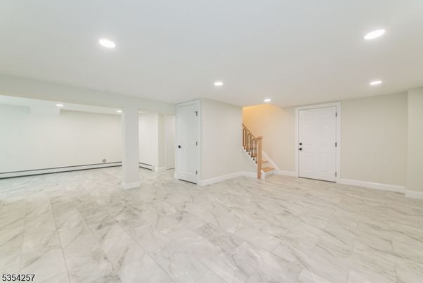 Empty room, Interior, Marble, Recessed Lighting