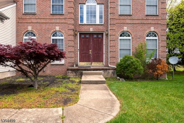 Exterior, Facade, Brick Facade, Georgian