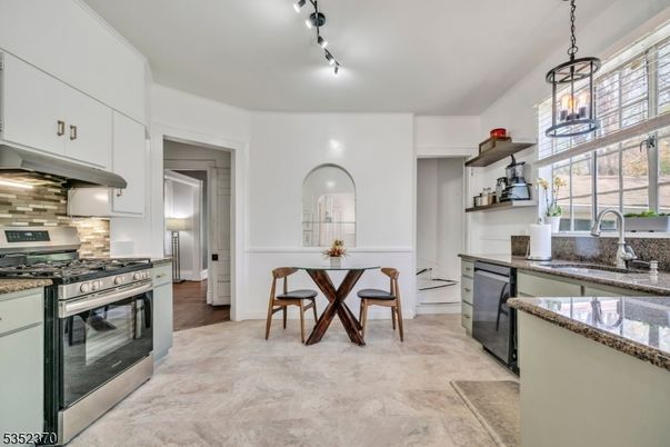 Dining room, Interior, Kitchen, Pendant Lights, Stainless Steel Appliances, Wood Texture Flooring