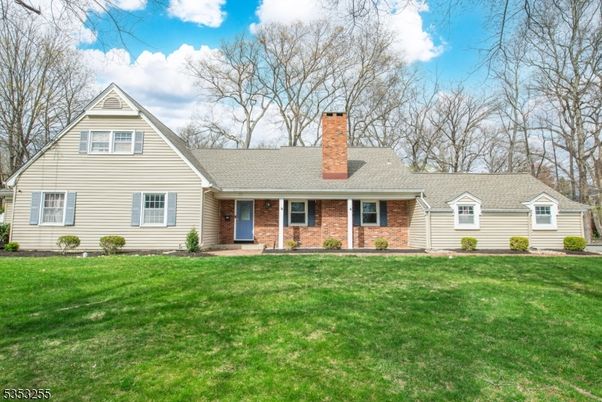 Backyard, Exterior, Facade, Brick Facade, Ranch