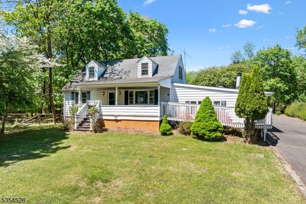 Backyard, Exterior, Facade, Cape Cod