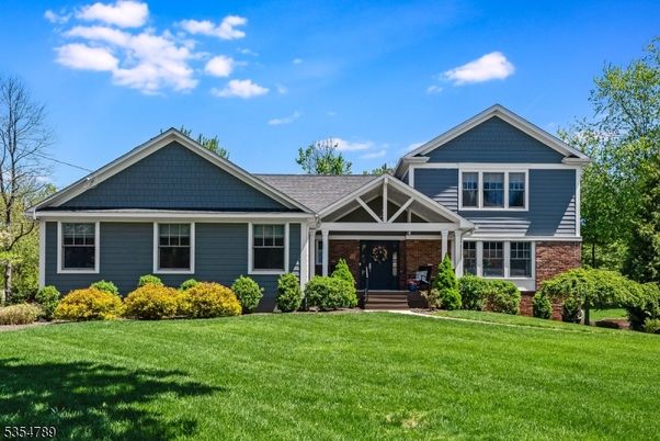 Exterior, Facade, Brick Facade, American Craftsman