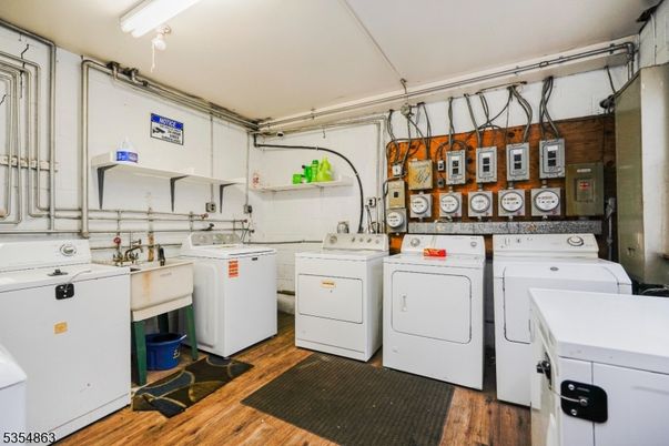 Interior, Washer, Wood Texture Flooring