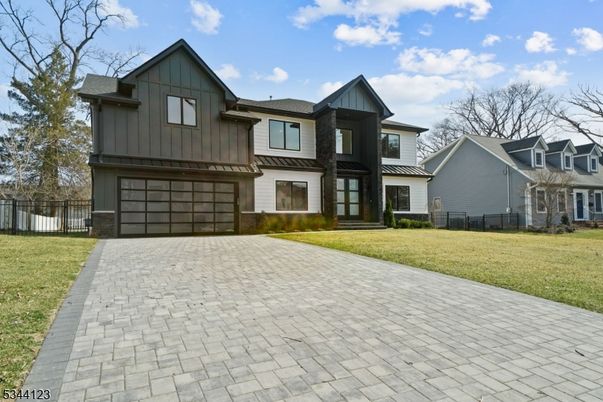 Attached, Exterior, Facade, Farmhouse