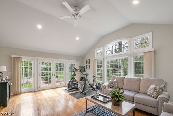 Fitness Equipment, Interior, Living room, Recessed Lighting, Wood Texture Flooring
