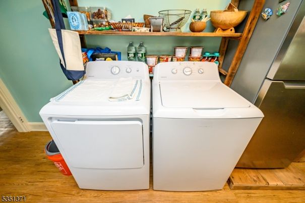Interior, Utility Closets, Washer, Wood Texture Flooring
