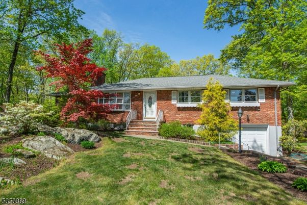 Attached, Exterior, Facade, Brick Facade, Raised Ranch