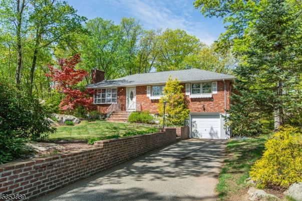 Attached, Exterior, Facade, Brick Facade, Raised Ranch