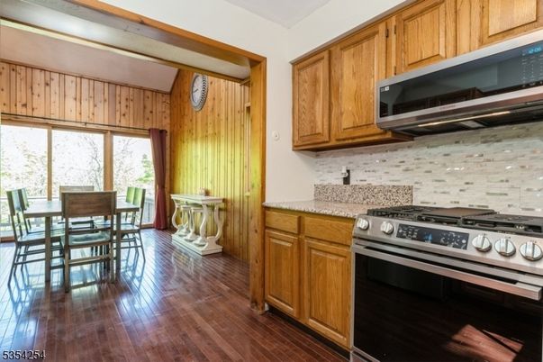 Dining room, Interior, Kitchen, Stainless Steel Appliances, Wood Texture Flooring