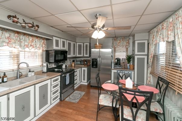 Dining room, Interior, Kitchen, Stainless Steel Appliances, Wood Texture Flooring