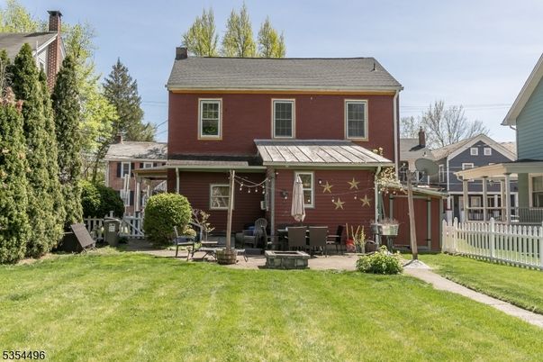 Backyard, Exterior, Facade, American Foursquare