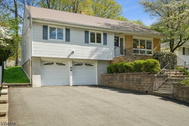 Attached, Exterior, Facade, Raised Ranch